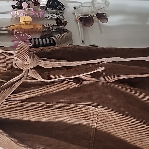 NWOT OVER ALLS PERFECT FOR FALL! SIZE SMALL - Picture 6 of 8